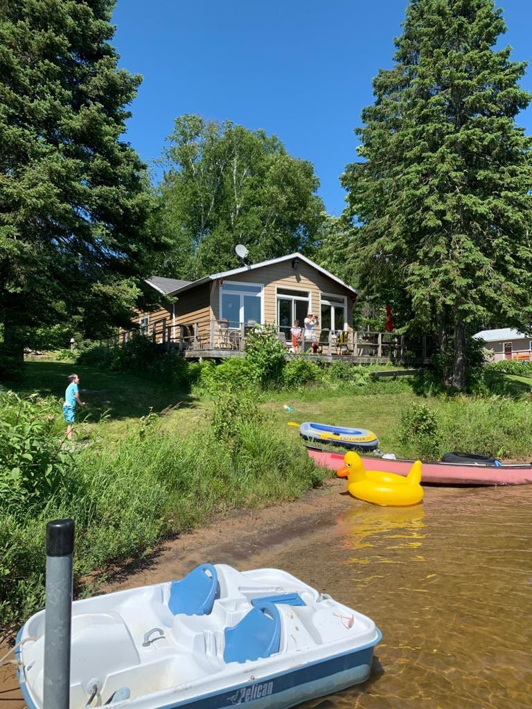 Beautiful Eagle lake cottage on a calm bay