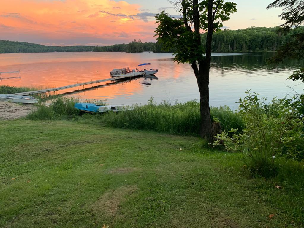 Beautiful Eagle lake cottage on a calm bay