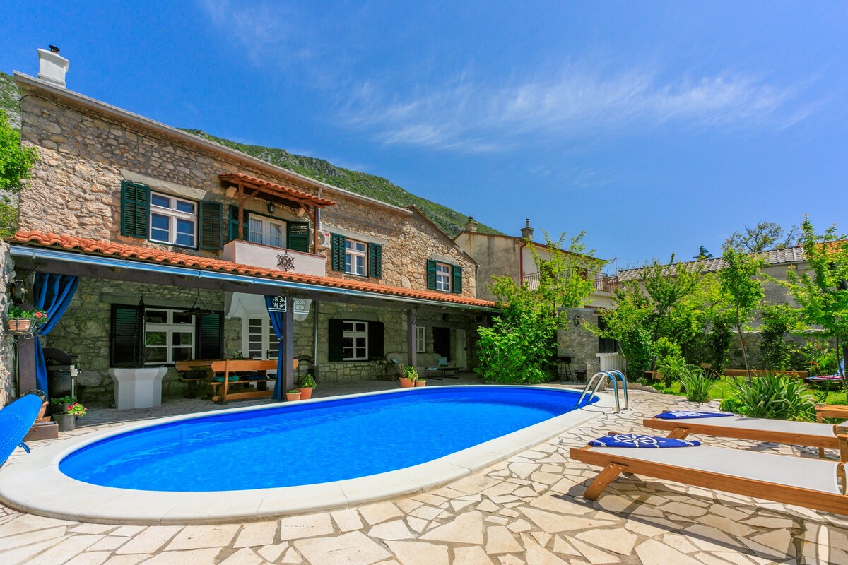 House with pool in the backup area of Crikvenica