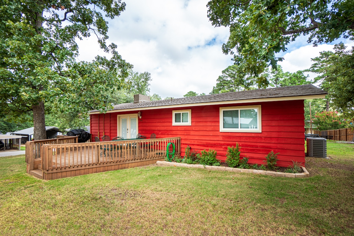 松林湖畔的Crestwood Cabin