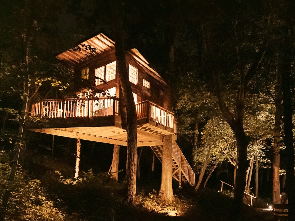 Robber 's Roost Tree House ，位于美丽的SundanceKC湖度假屋