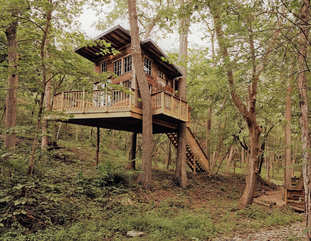 Robber 's Roost Tree House ，位于美丽的SundanceKC湖度假屋