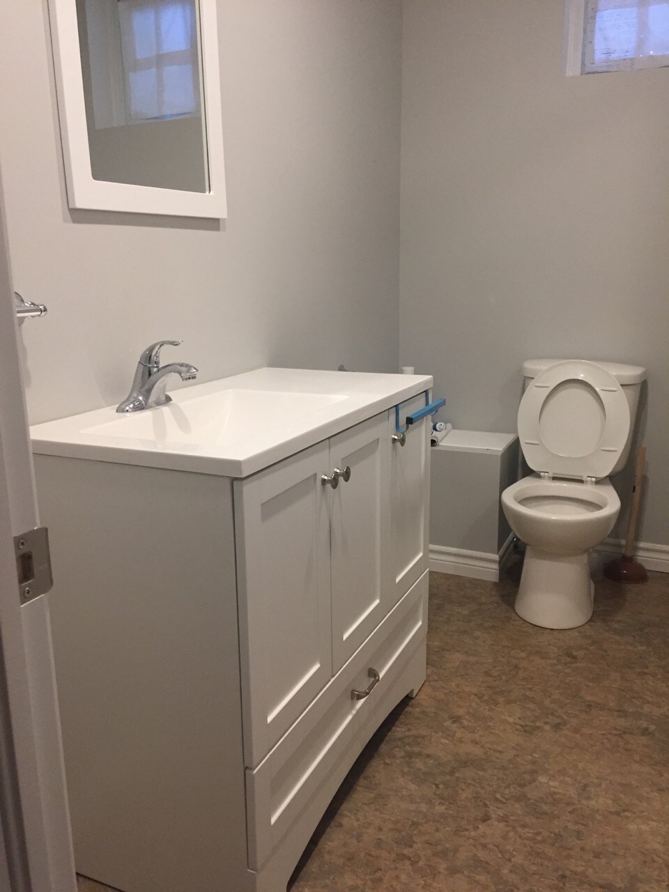 Basement Queen Bed-E(Close To Mall/transit/college