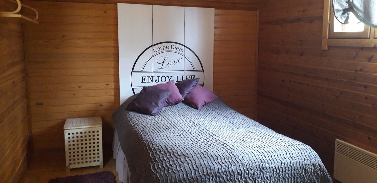 Hollola双人床（ 120厘米）的独立房间