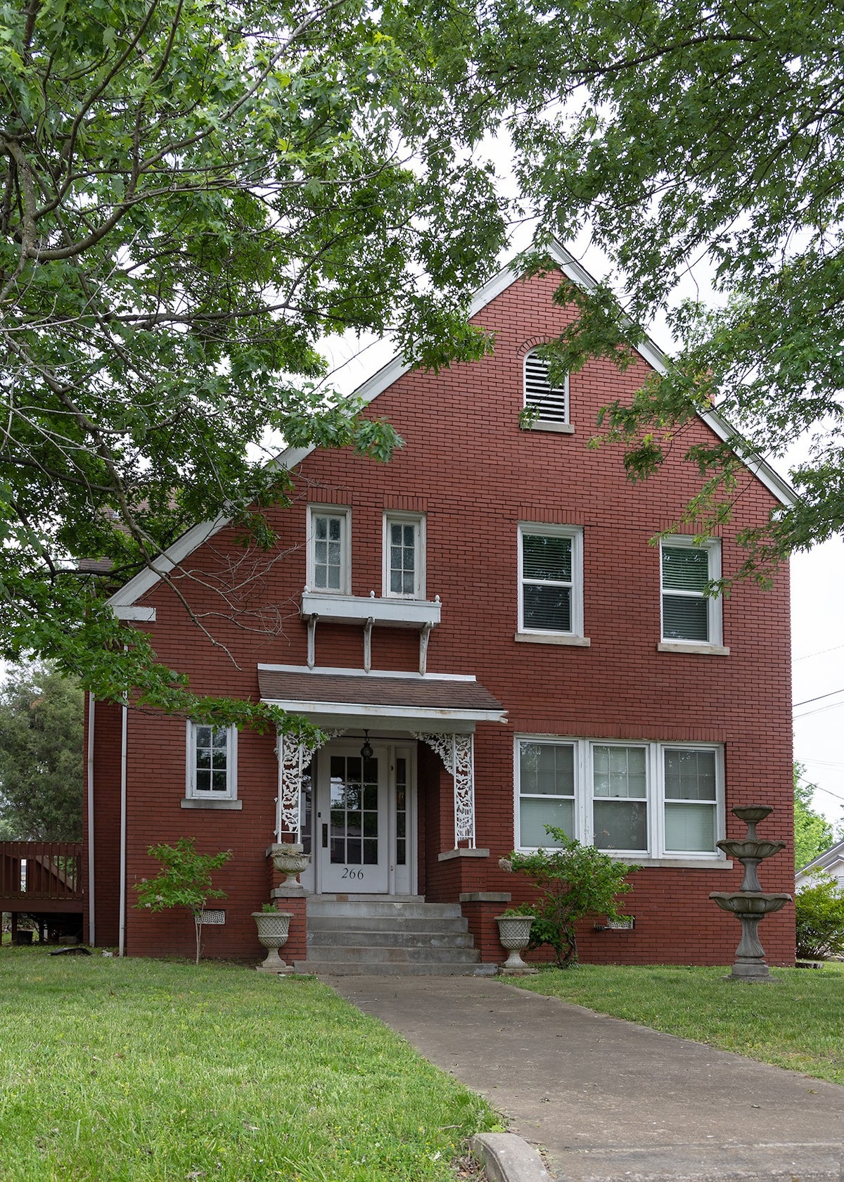 UTLEY HOME - In Historic Downtown Madisonville