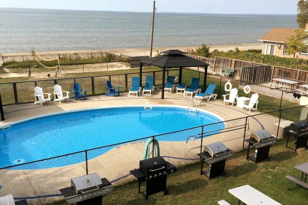 Bayfront Beach Resort 3AB/Wasaga Beach Front泳池