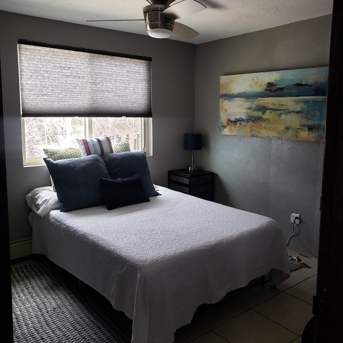 Appox. 3 blocks from LANL-#D renovated room rental