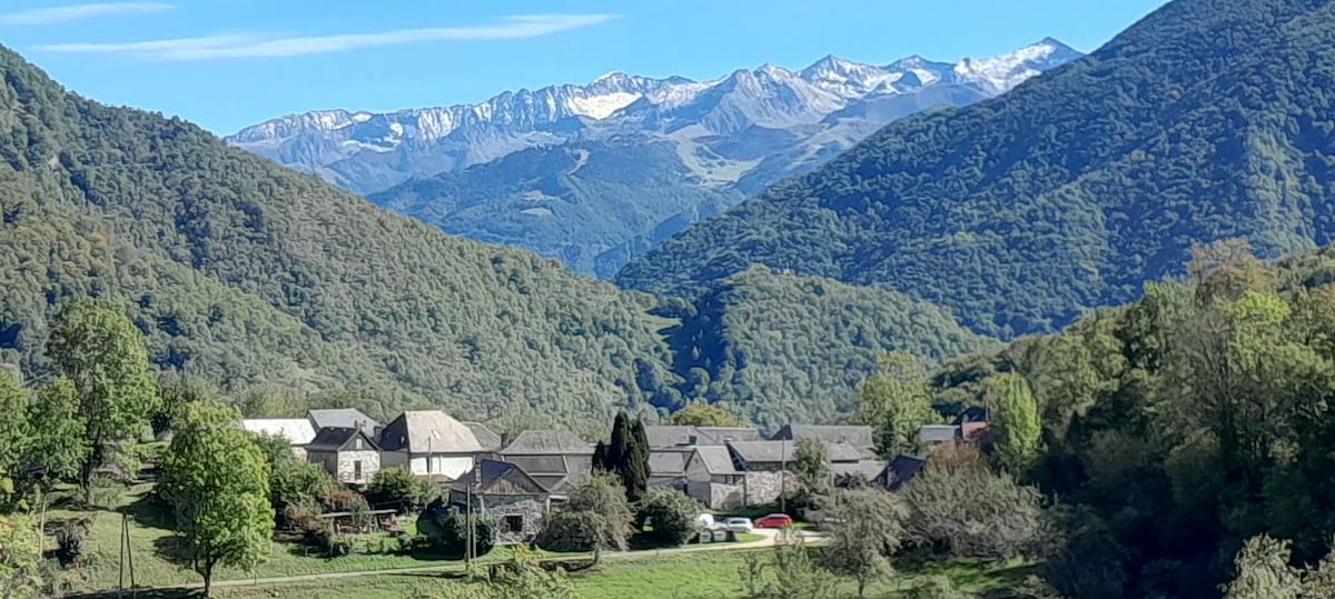 Petite grange dans hameau de charme