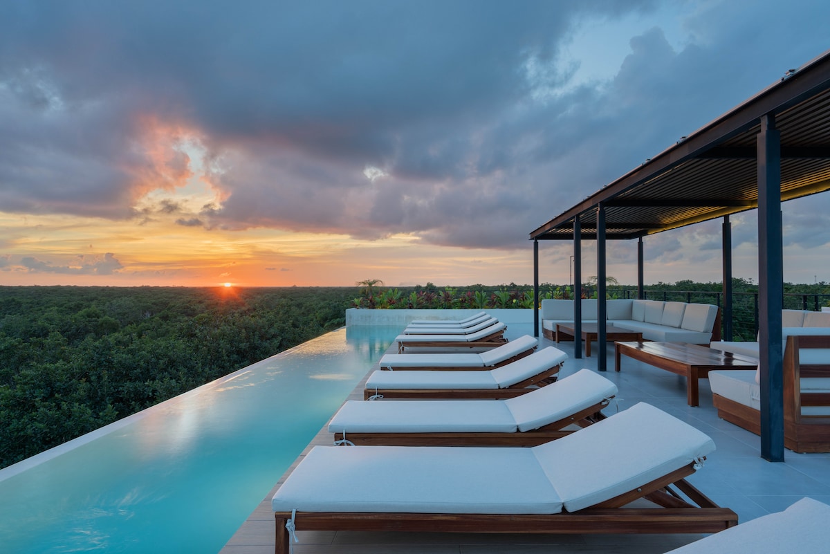 Stylish loft, Rooftop with sunset views