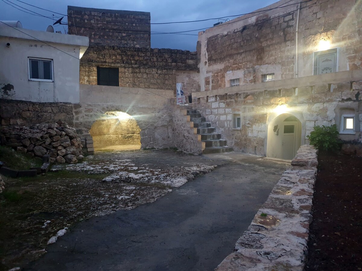 Historic Midyat Acar大厦(整个住宿租赁)