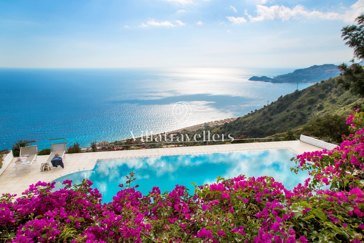 Taormina附近带泳池的别墅，可欣赏海景