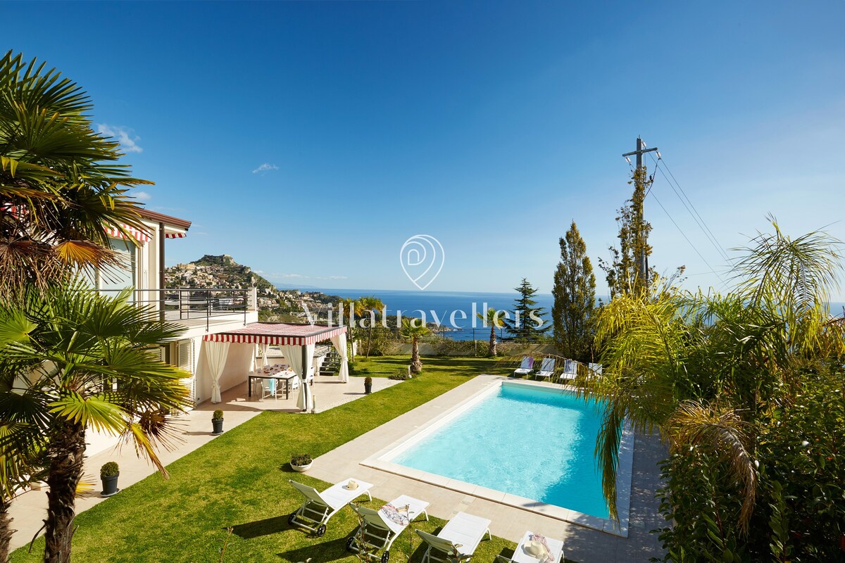 Stunning villa With Pool and Sea Views