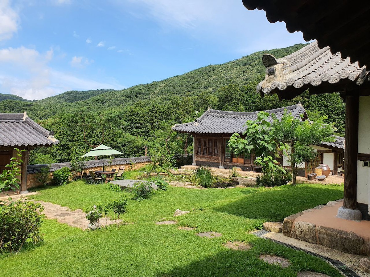 Hanok Love House -柏树林，木柴烤架房间2 ，传统茶室，池塘