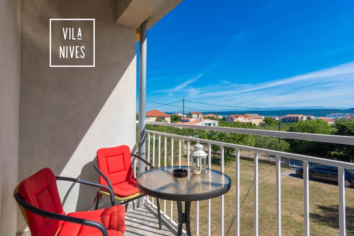 Enjoy Summer at Sovereign 4 BR Home in Neviđane