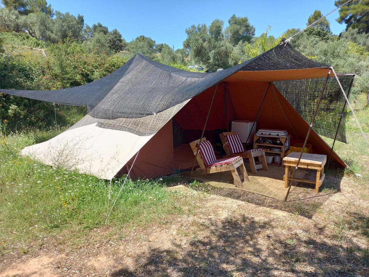 De Waard tent op Mas Karmel, Horta de sant joan