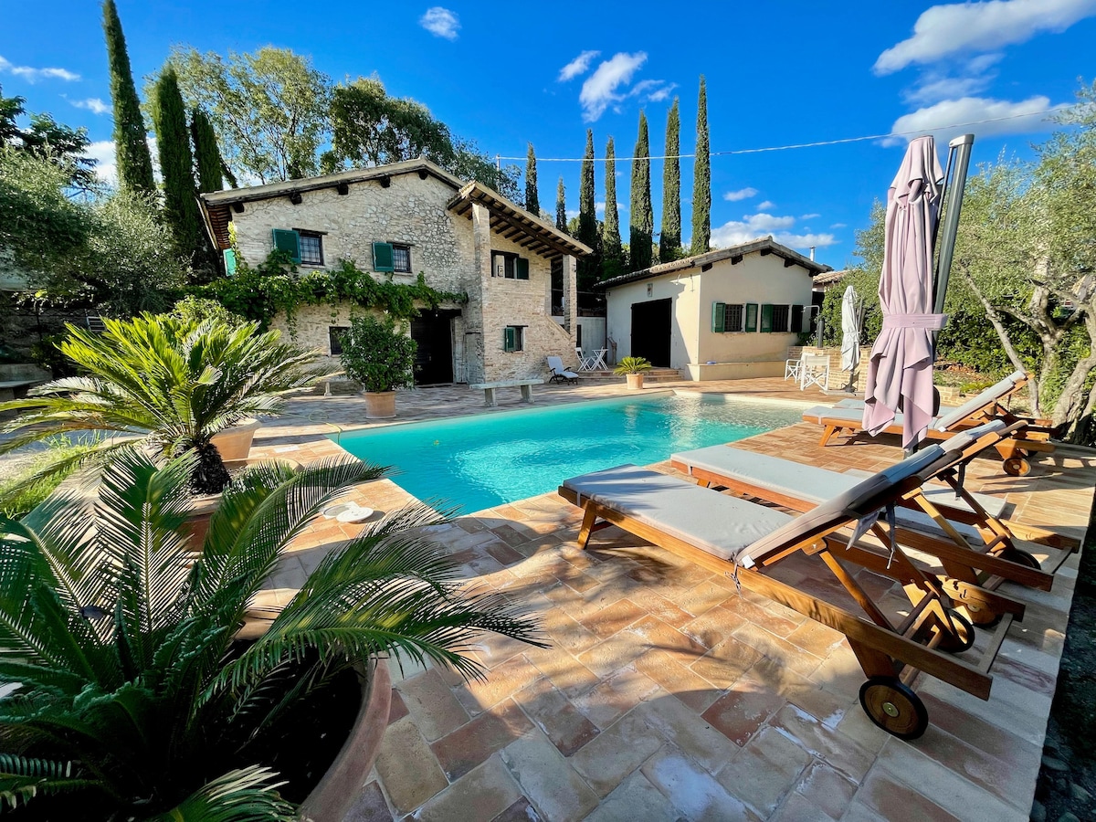 Private Umbrian Villa w Mineral Salt Pool