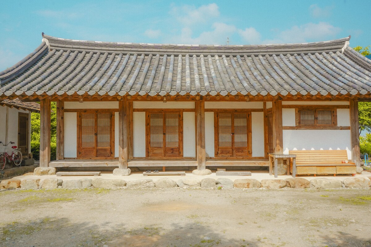 지리산 밑 산청잘참(천왕/큰방) : 길 옆에 쉬어가는 당신의 작은 한옥 (조식제공)