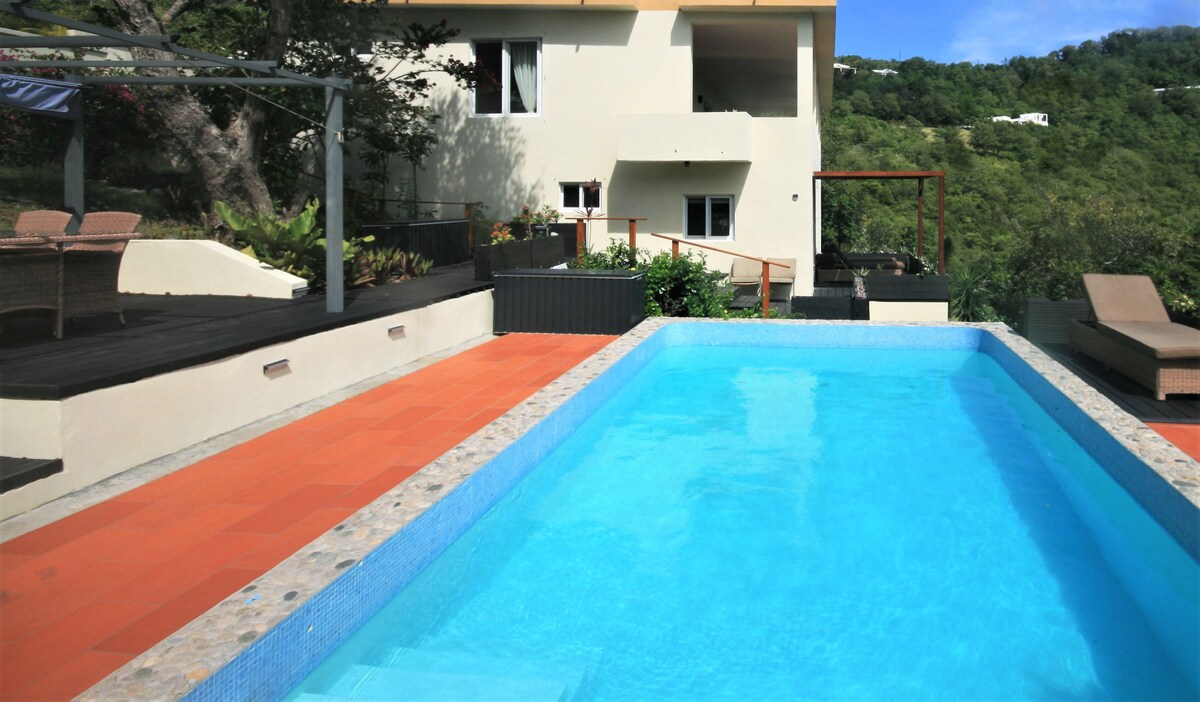 Modern Villa in Spring with wonderful views & pool