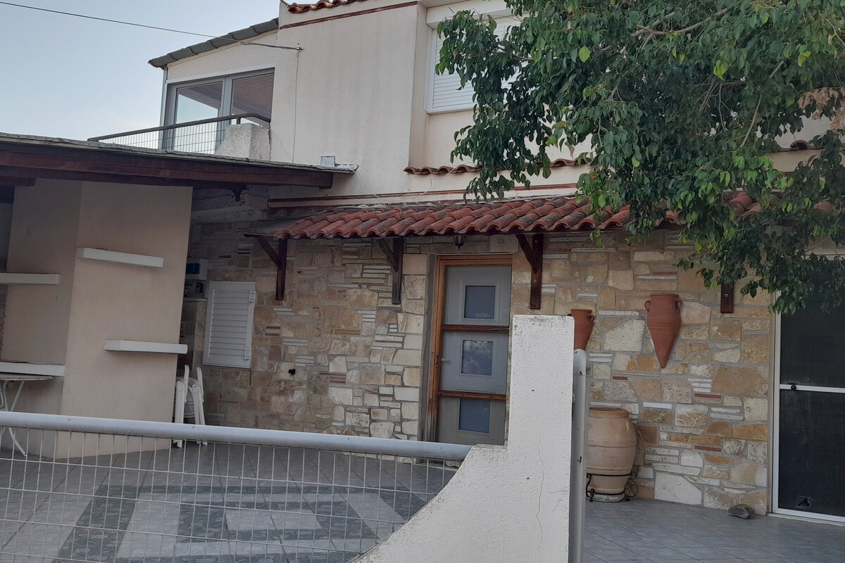 靠近Poros、Epidavros、Nafplio的舒适复式公寓