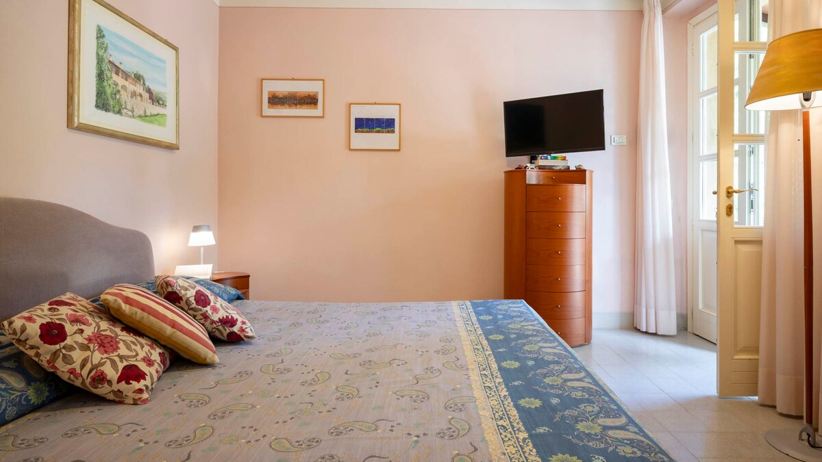 Classic Room with terrace 20 km from Follonica