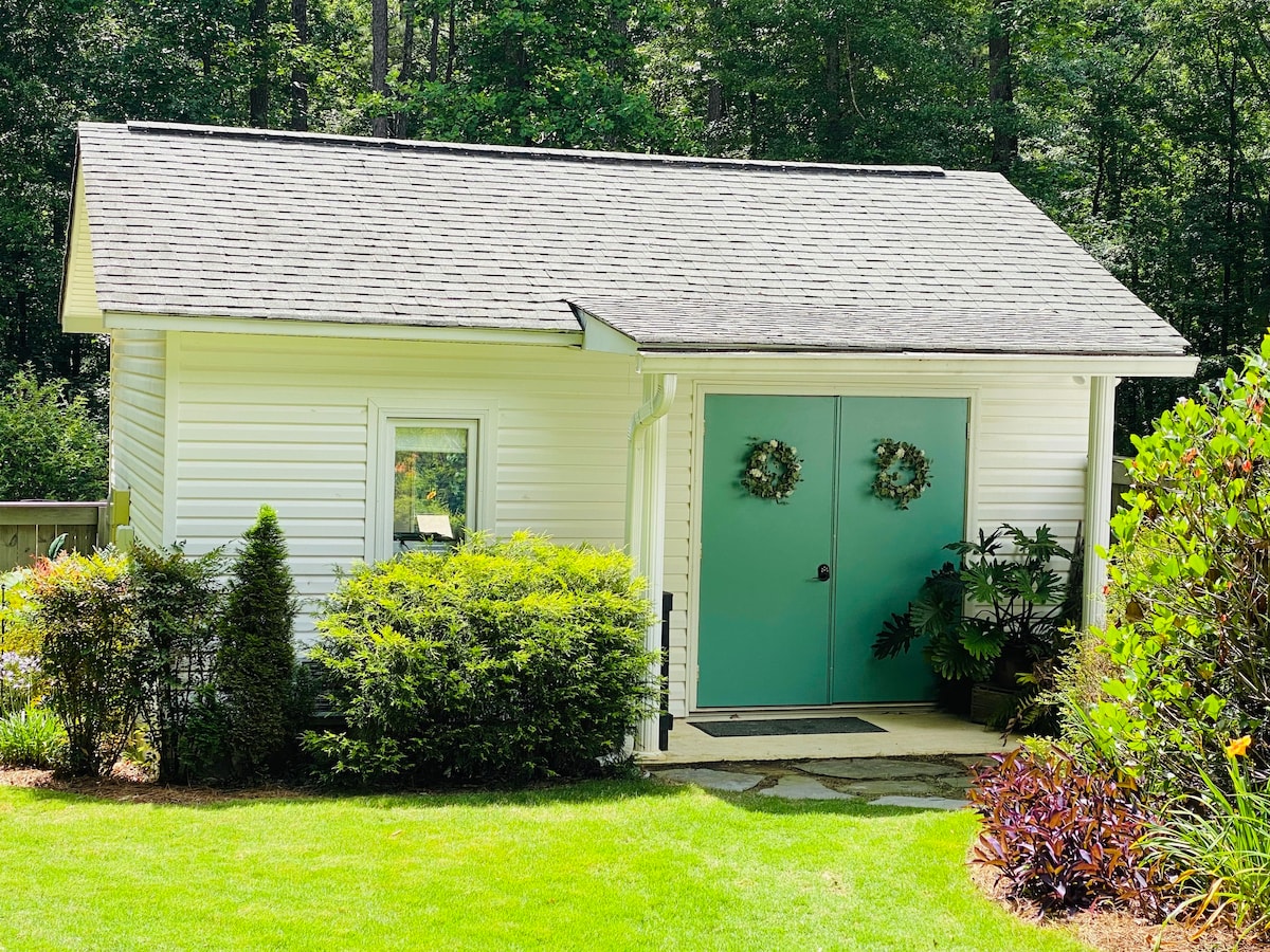 Pool House Oasis Retreat