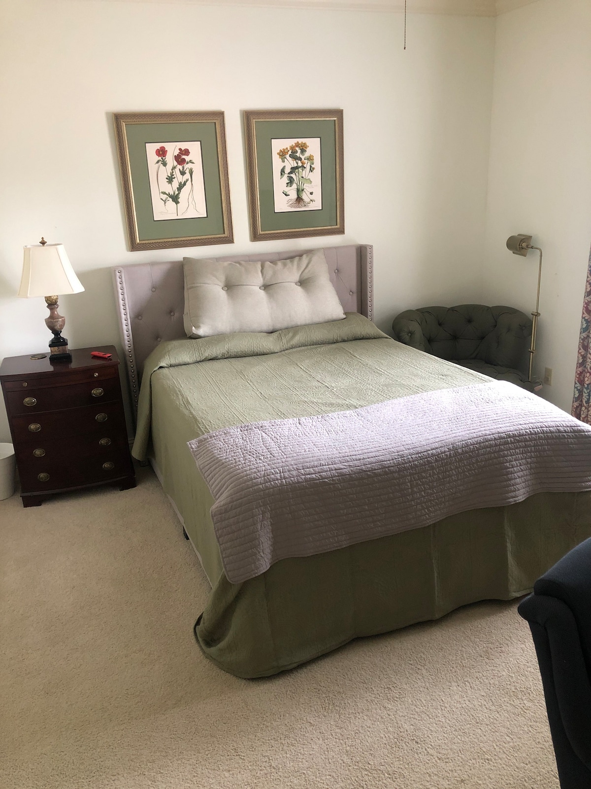 Large Furnished En Suite Bedroom