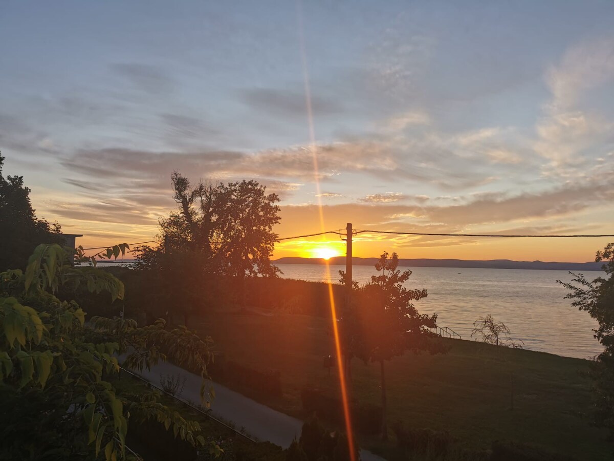 Renoviertes Familientraumhaus direkt am See