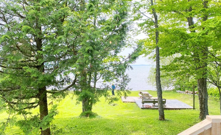Lakefront Cottage in Central Manitoulin Island