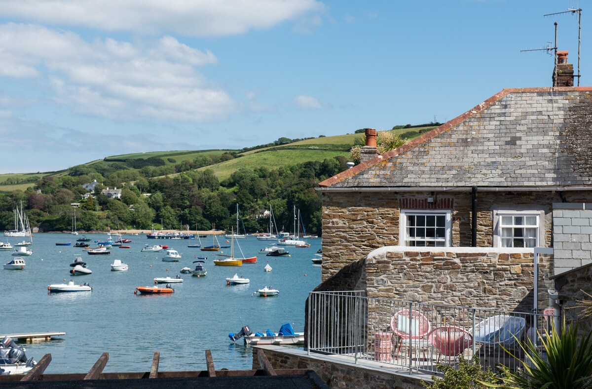 Waterfront home in Salcombe, amazing sea views