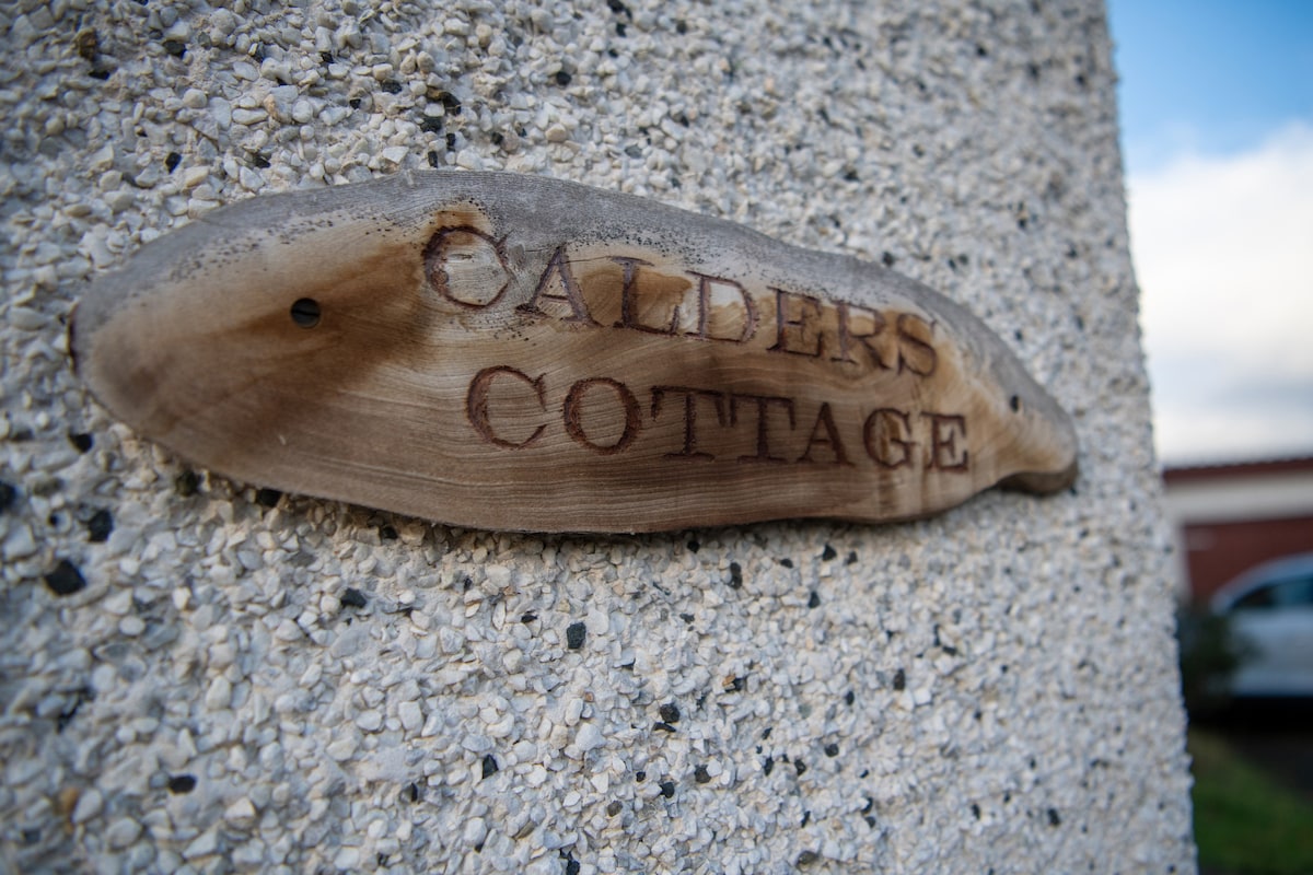 位于高地的Calder 's Cottage迷人乡村小屋