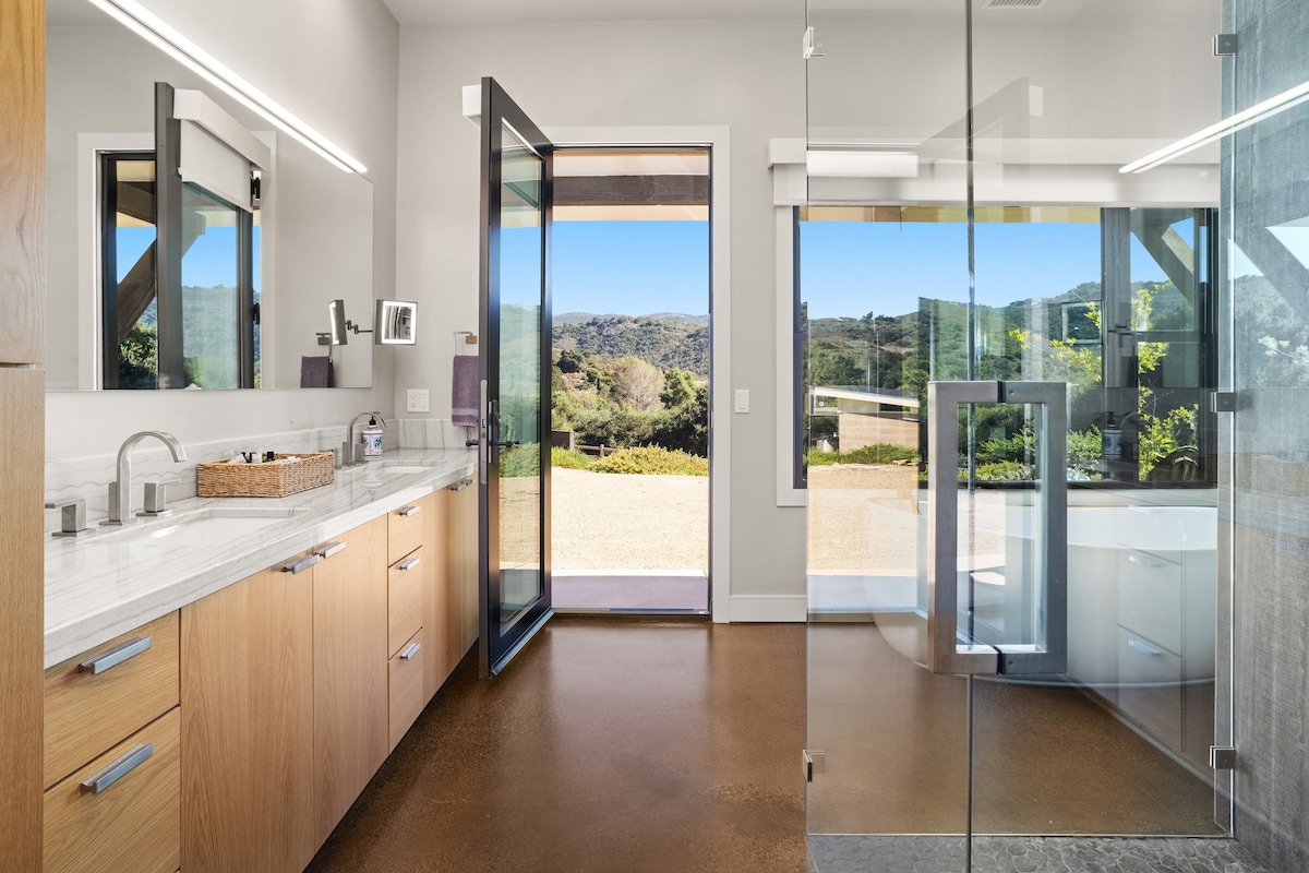 Aliso Ranch in Elfin Forest - Master Bedroom Suite