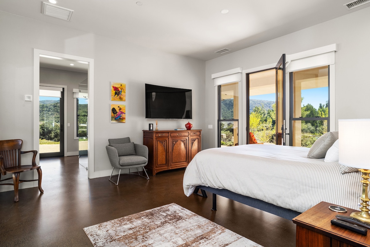 Aliso Ranch in Elfin Forest - Master Bedroom Suite