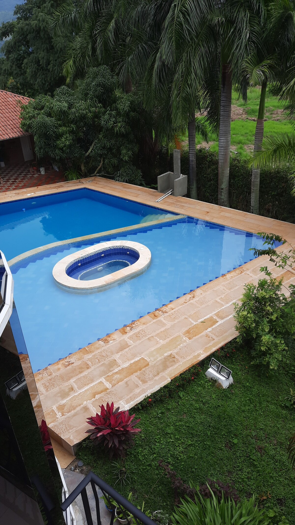 Hermosa villa campestre con piscina privada.