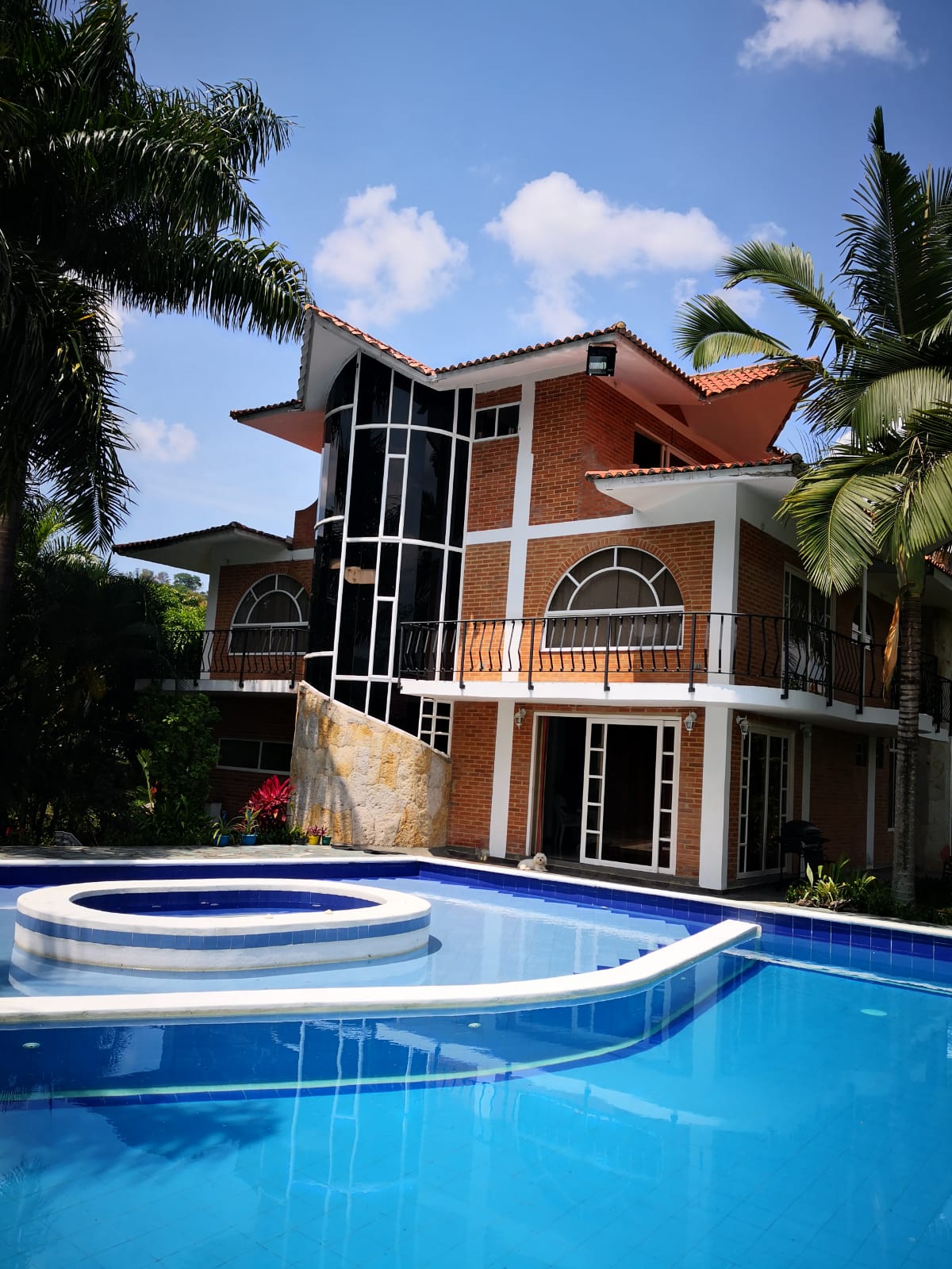 Hermosa villa campestre con piscina privada.