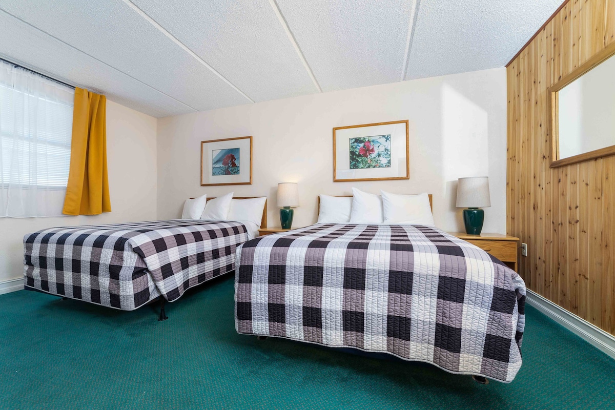 River Inn offering Two Double Beds Deluxe Suite