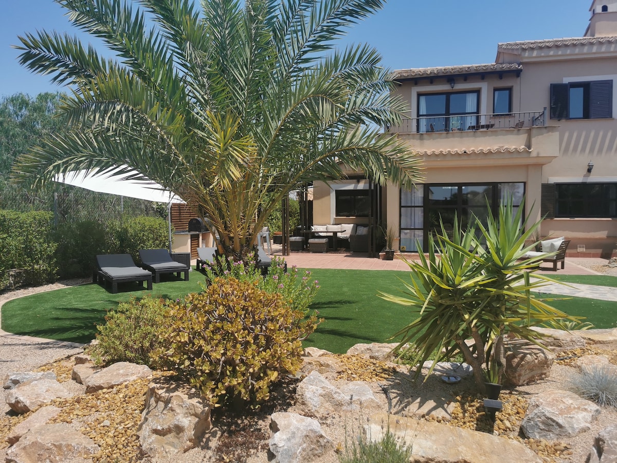 Stylish 3 bed Golf Villa (sleeps 6) communal pool