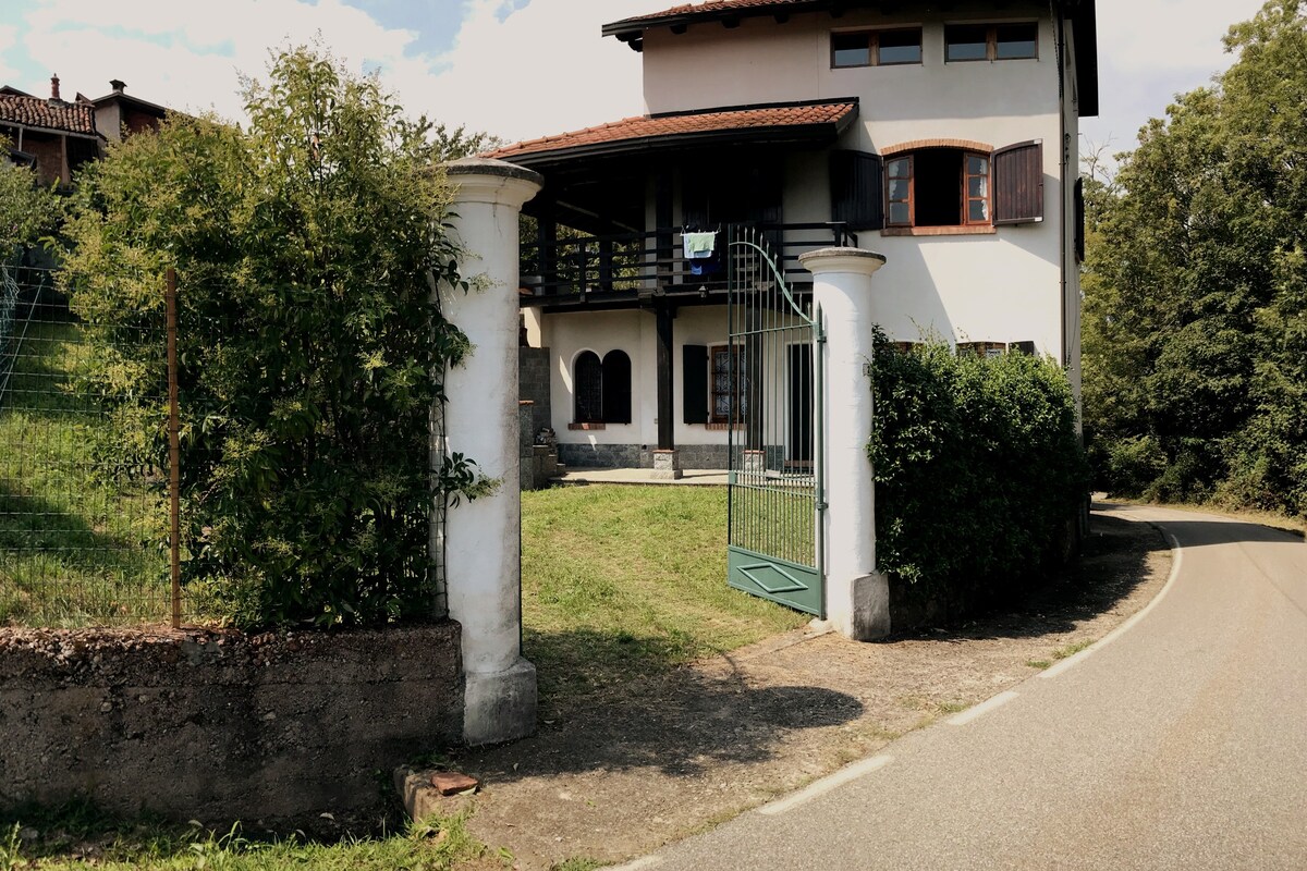 皮埃蒙特山庄（ Piemonte Hills ）的小宁静之家（ The Little Peaceful House ）。