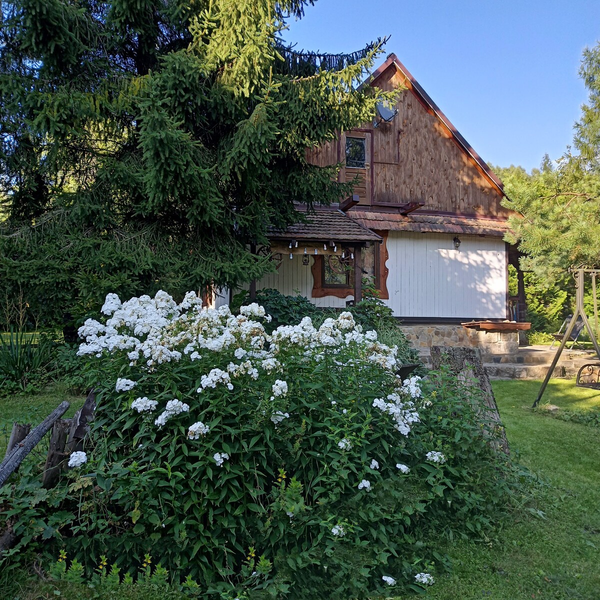 位于Wojtkowa/Arłamov地区的度假木屋"Ostoja"