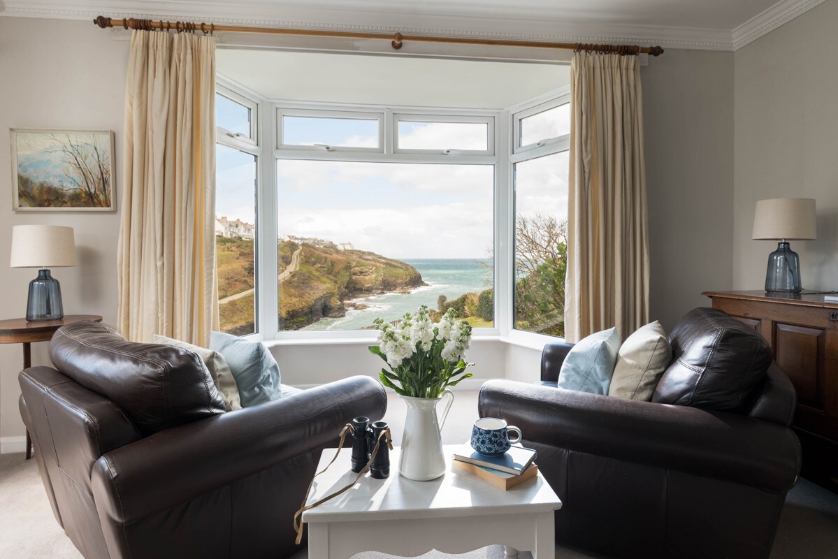 Stylish apartment with sea views near Port Isaac