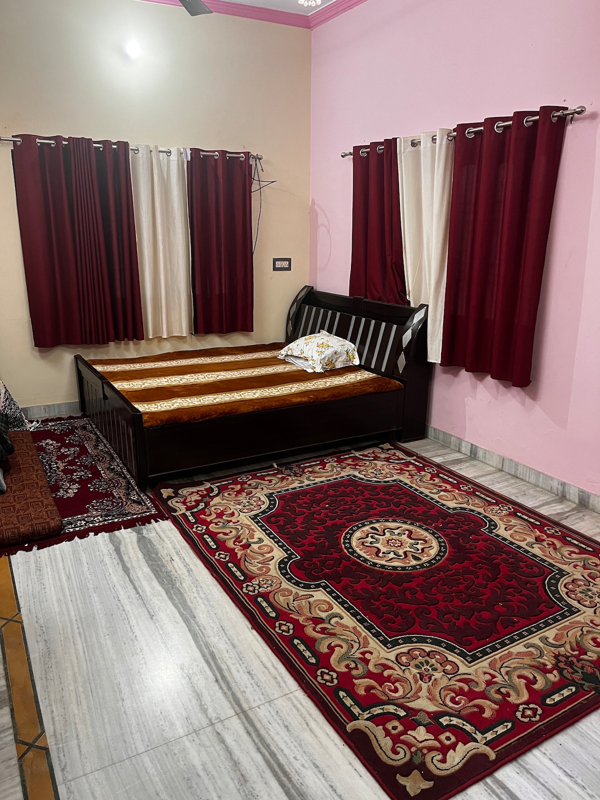 Premium room near Kashi Vishwanath & Kedar Mandir
