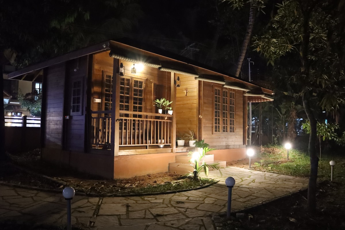 Munroe Island Riverfront Wooden Cottage