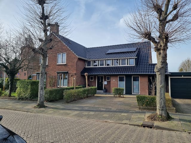 Nieuw-Vennep的民宿