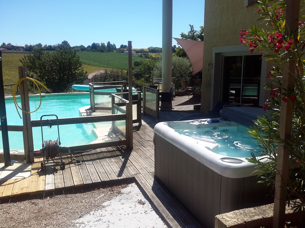 位于Mauzac的大型别墅，设有泳池和热水浴缸