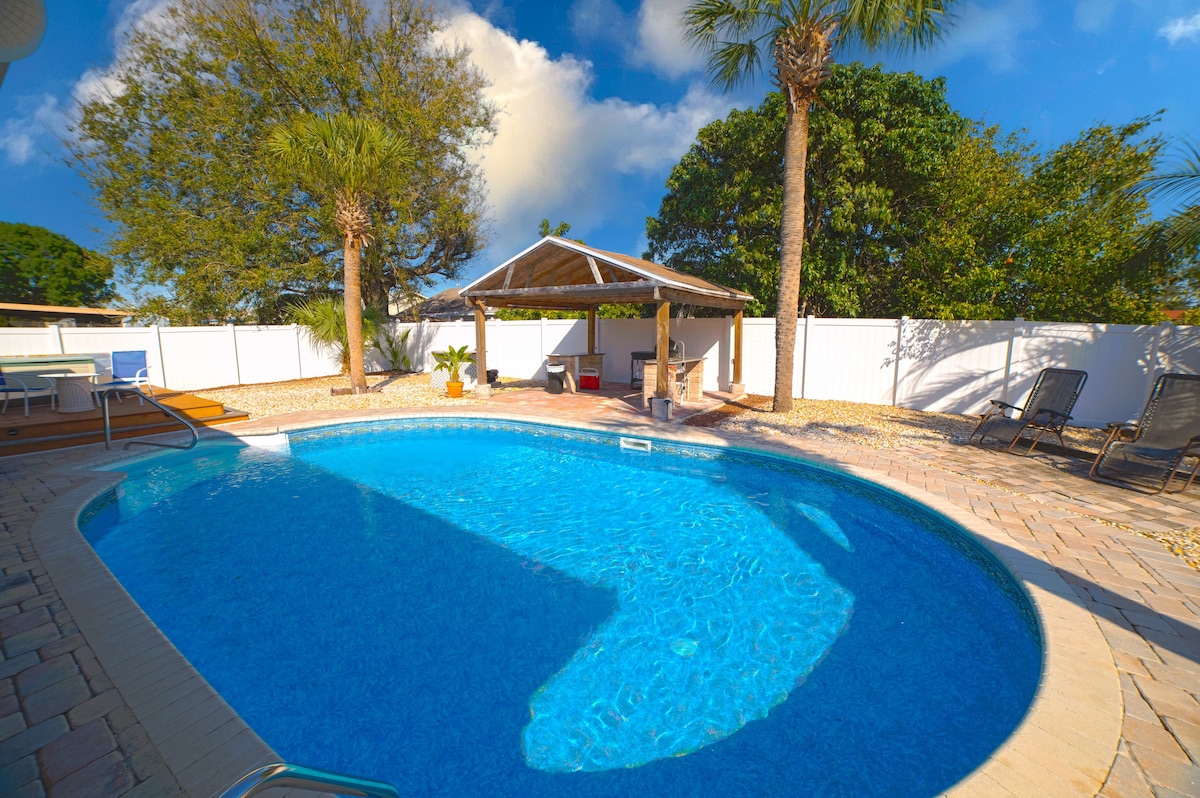 Pool-Jacuzzi & Palm Trees/ 8 Universal/ 15 Disney