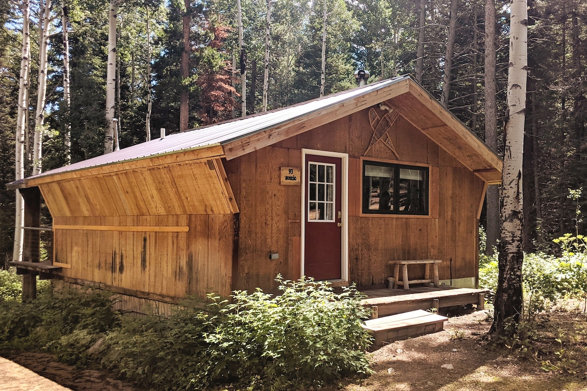 景区山间小木屋