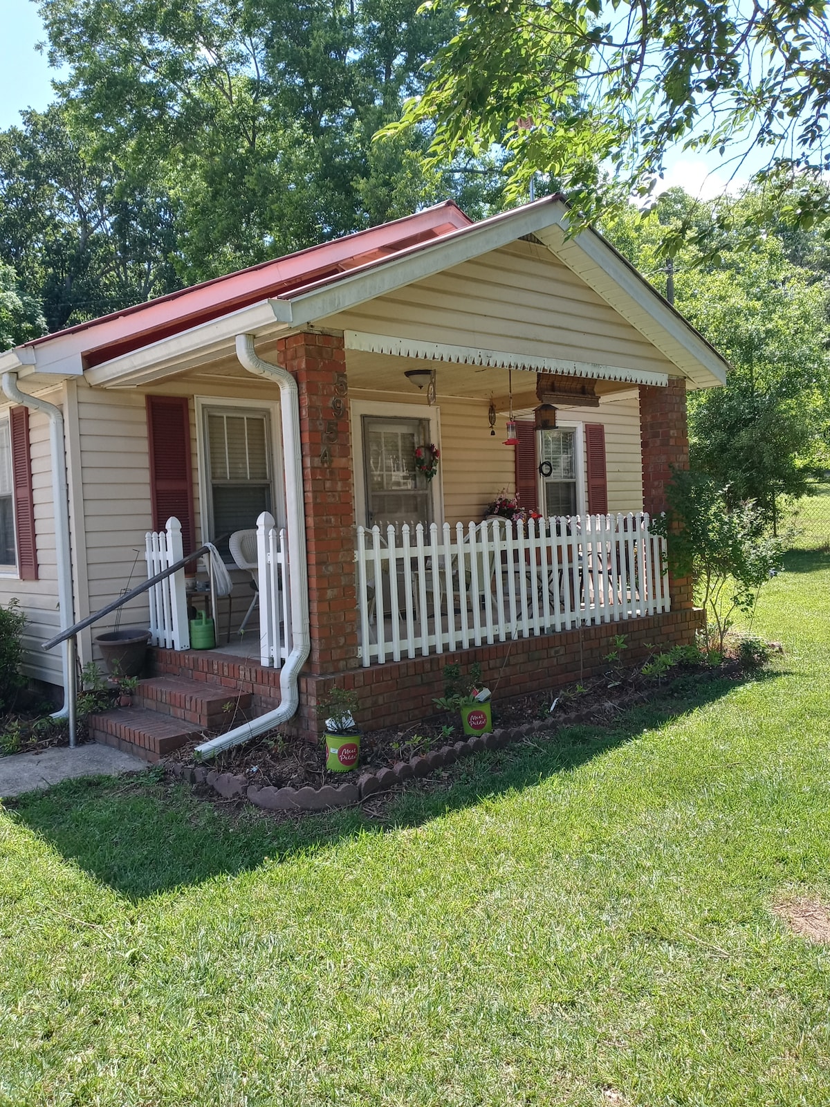 舒适的小屋， 3分钟车程即可抵达拉尼尔湖（ Lake Lanier at Old Federal ）