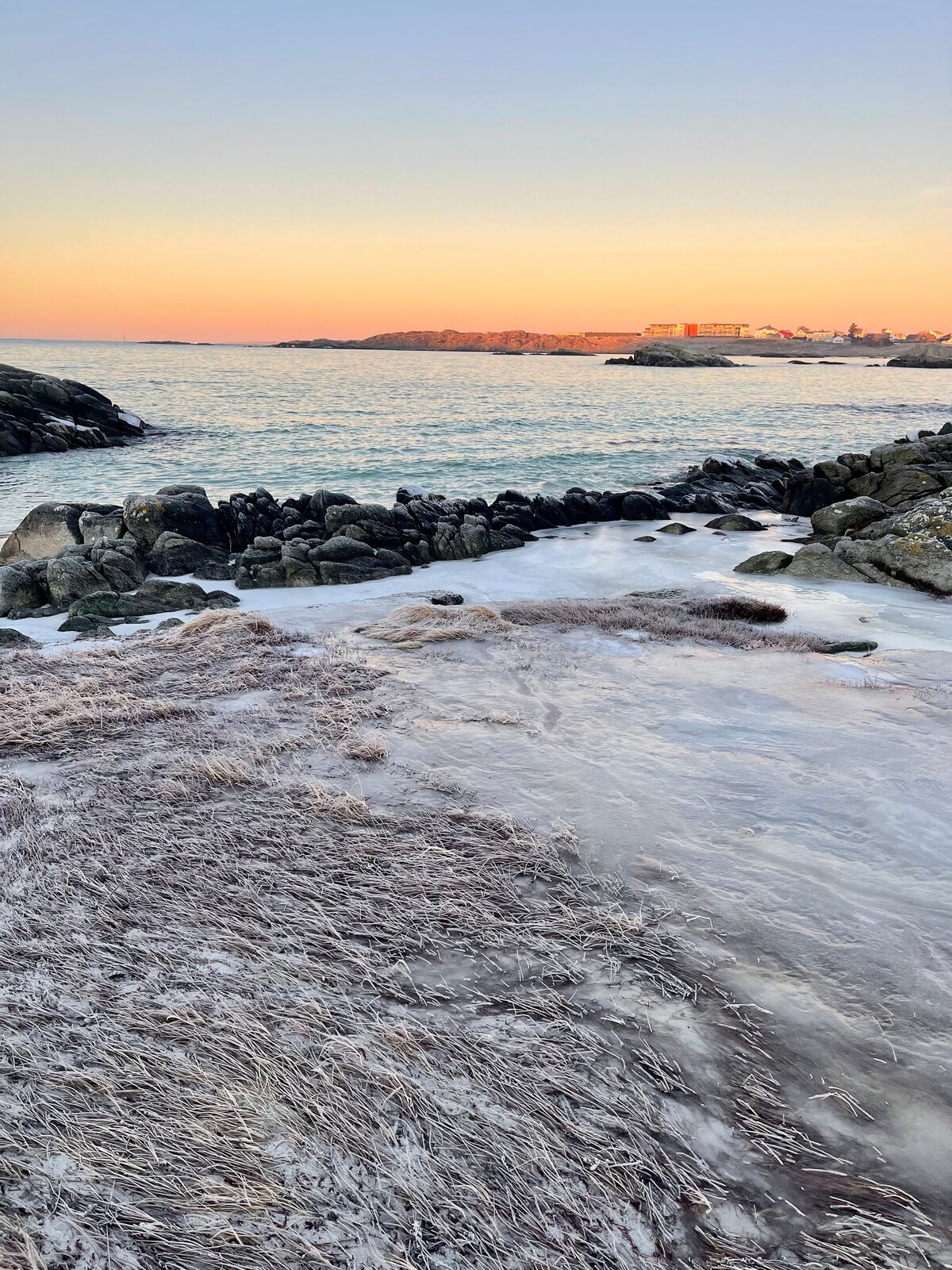 Bo nær kritthvit strand, mer unikt blir det ikke