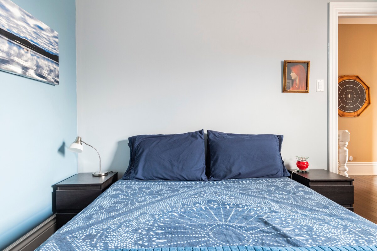 时尚Ossington-Bloor地区的蓝色房间