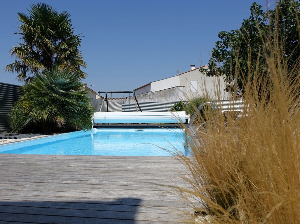 拉罗谢尔的家庭住宿+温水泳池