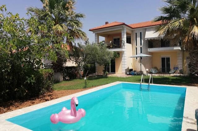 Luxurious villa with great garden and private pool